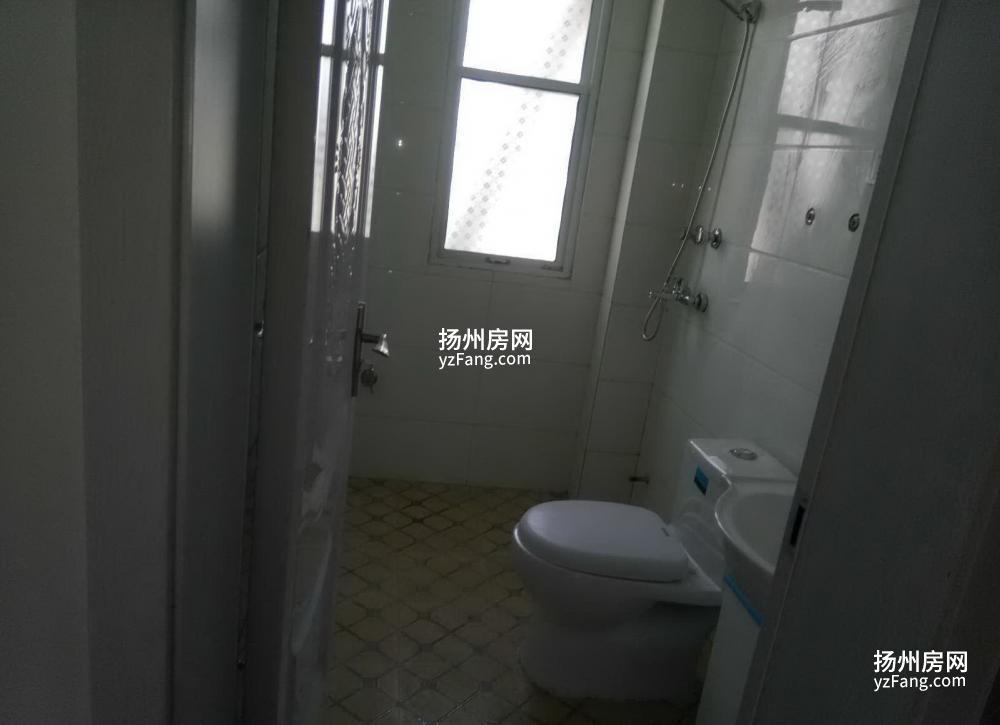 江都仙女镇市中心东小区 2室1厅1卫 65平米
